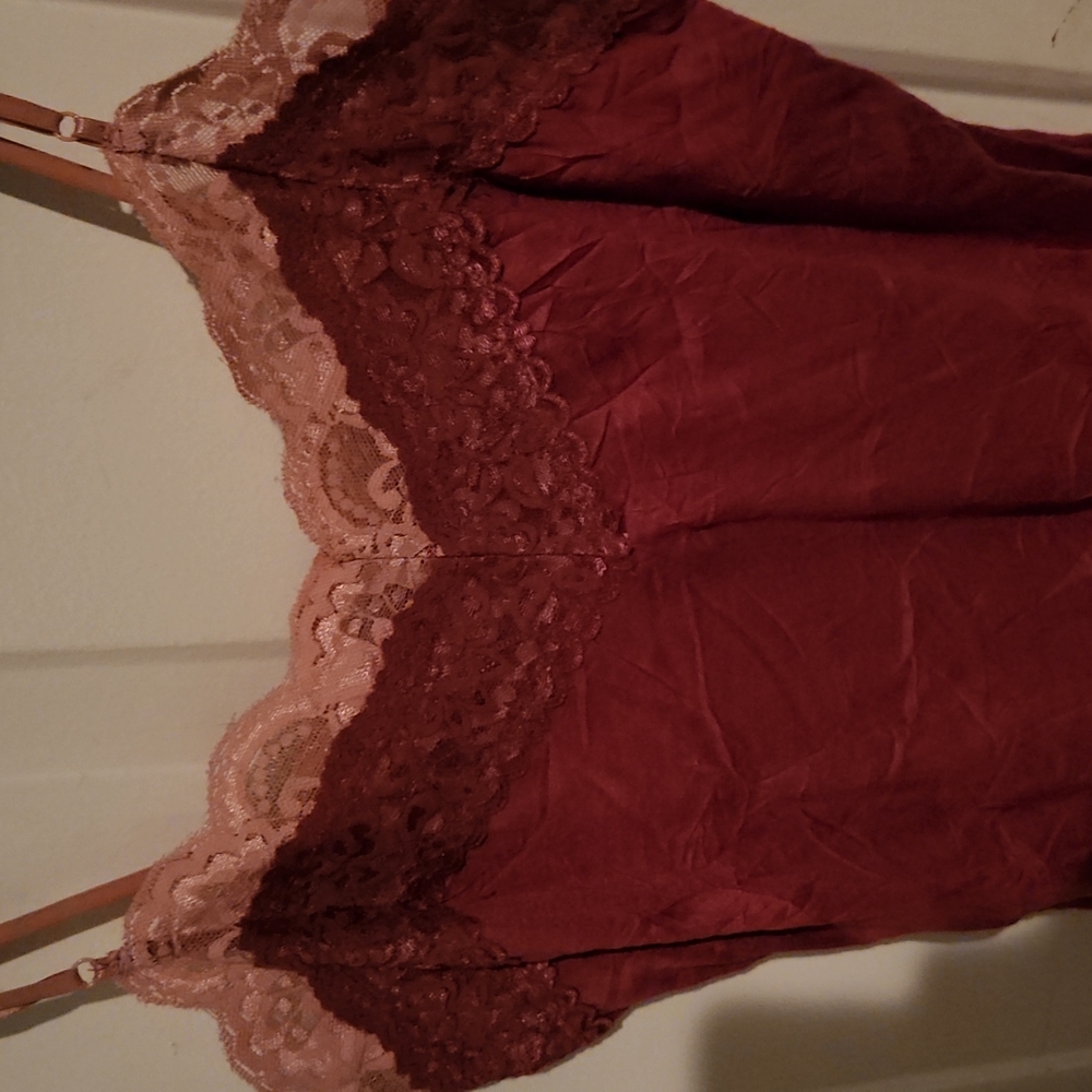 2 spaghetti strap tanks. Pink hues size med Gadzooks and twenty one